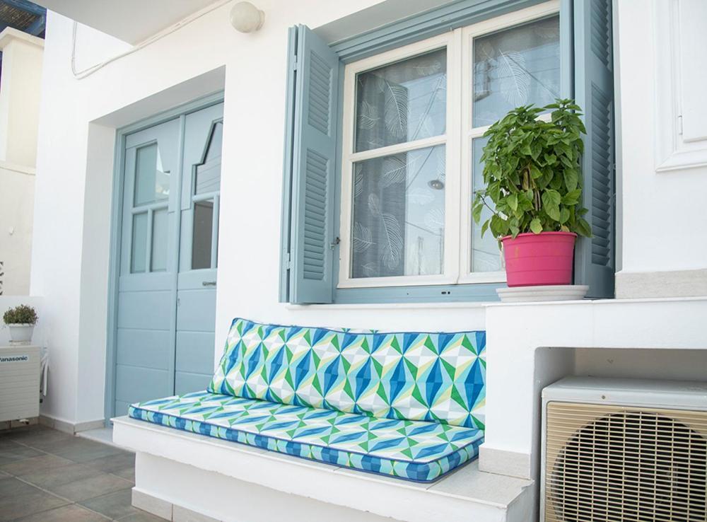 Emily'S Suites Adamantas  Exterior photo